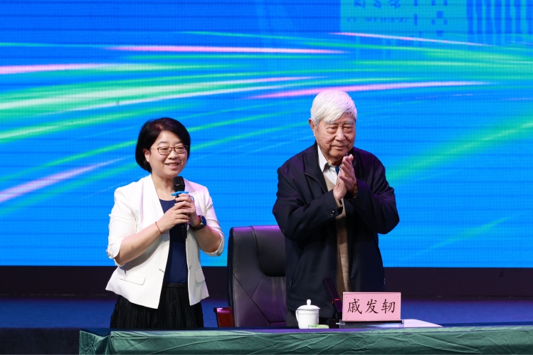 白洁和戚发轫 (7)